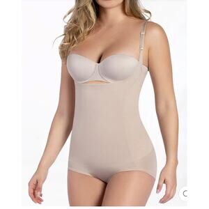 Brand New Curveez 1515 Women's Size XL Ultra Shaping Hip Hugging Bodysuit Nude